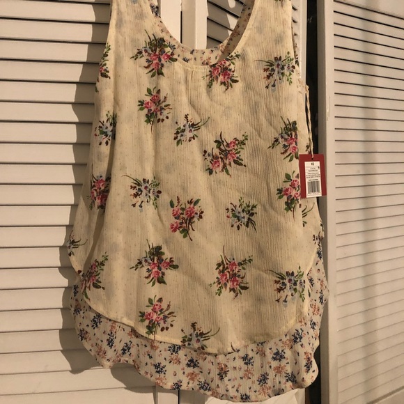 High low tank top with a strapped  back - Picture 2 of 3